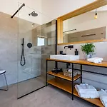 Mezano -heated Pool & E-bikes *