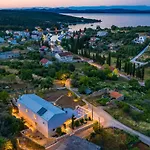 Mezano -heated Pool & E-bikes *