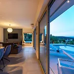 Mezano -heated Pool & E-bikes Žman