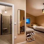 Mezano -heated Pool & E-bikes Βίλα