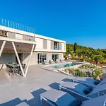 Βίλα Mezano -heated Pool & E-bikes