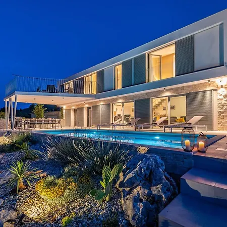 Villa Mezano -heated Pool & E-bikes *