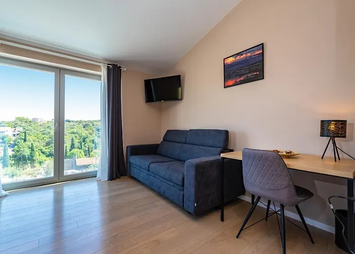 Mezano -heated Pool & E-bikes Villa *