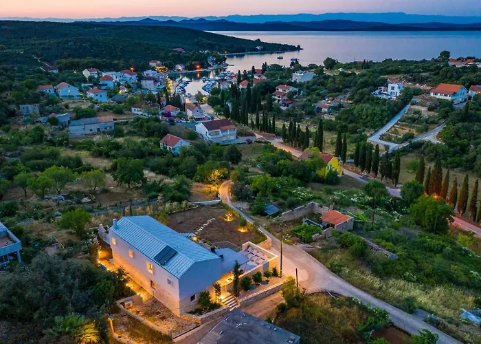 Mezano -heated Pool & E-bikes *