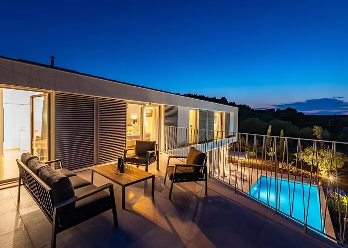 Mezano -heated Pool & E-bikes * Zman