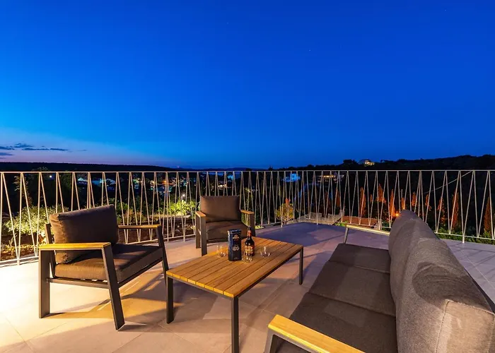 Mezano -heated Pool & E-bikes Villa