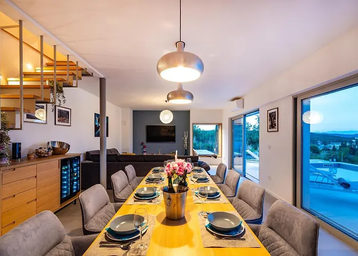 Villa Mezano -heated Pool & E-bikes Žman