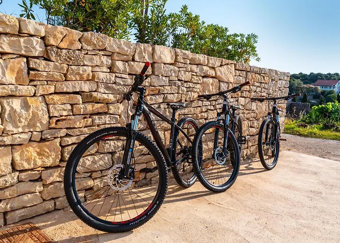 Mezano -heated Pool & E-bikes *