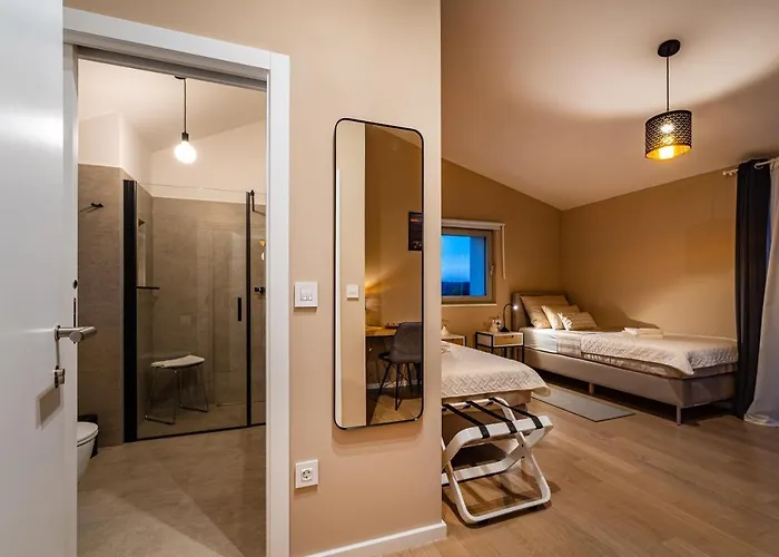 Mezano -heated Pool & E-bikes Villa