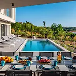 Mezano -heated Pool & E-bikes *