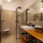 Mezano -heated Pool & E-bikes Villa