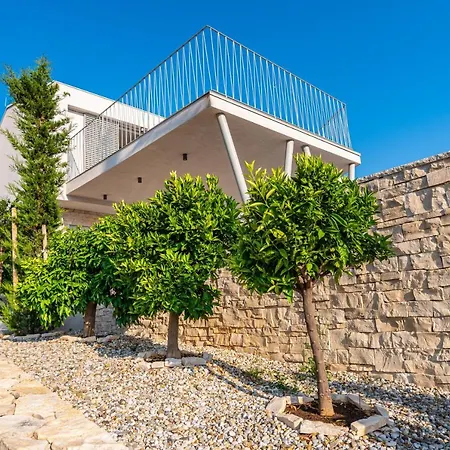 Villa Mezano -heated Pool & E-bikes Žman