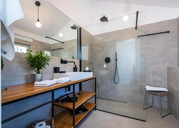 Mezano -heated Pool & E-bikes Žman