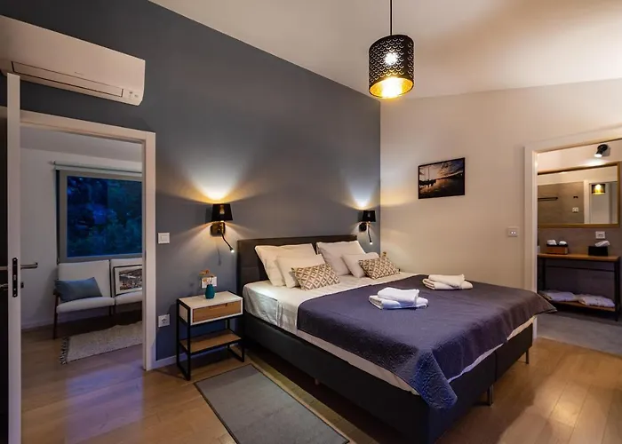 Villa Mezano -heated Pool & E-bikes Žman