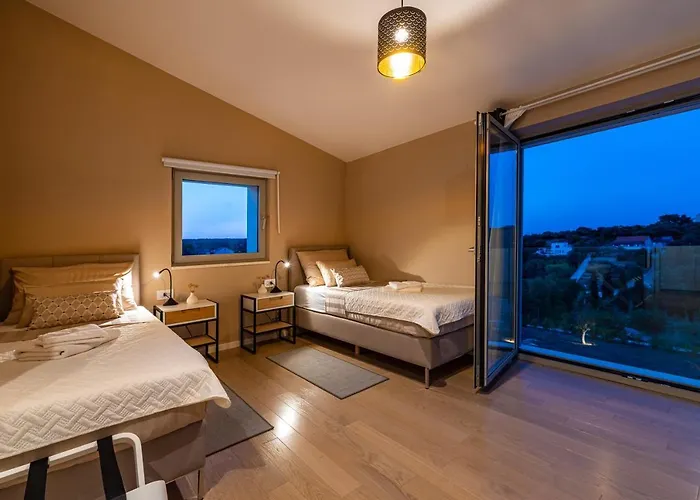 Mezano -heated Pool & E-bikes