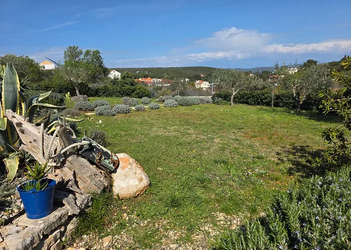 Mezano -heated Pool & E-bikes 别墅 Žman