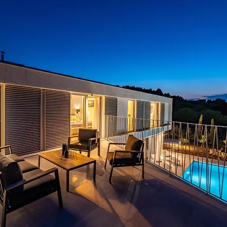 Mezano -heated Pool & E-bikes * Zman