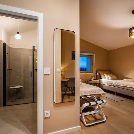 Mezano -heated Pool & E-bikes Villa