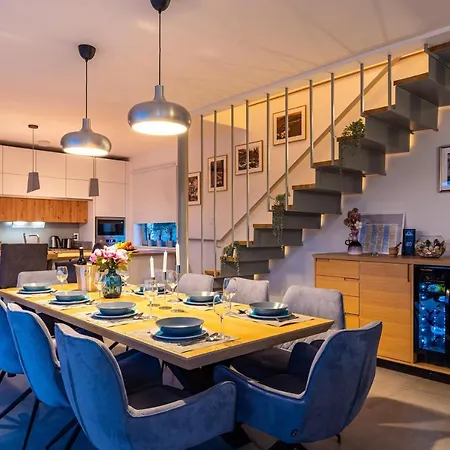 Mezano -heated Pool & E-bikes Villa