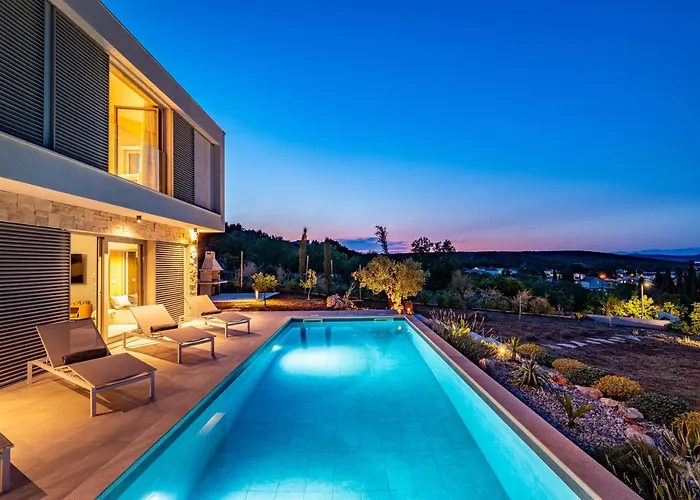 Mezano -heated Pool & E-bikes *