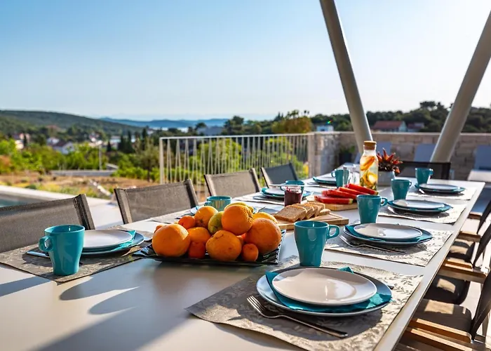 Mezano -heated Pool & E-bikes