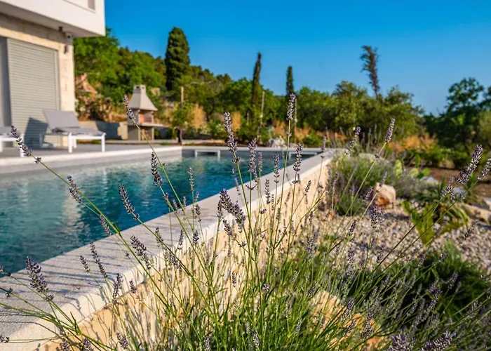Mezano -heated Pool & E-bikes 빌라 Žman